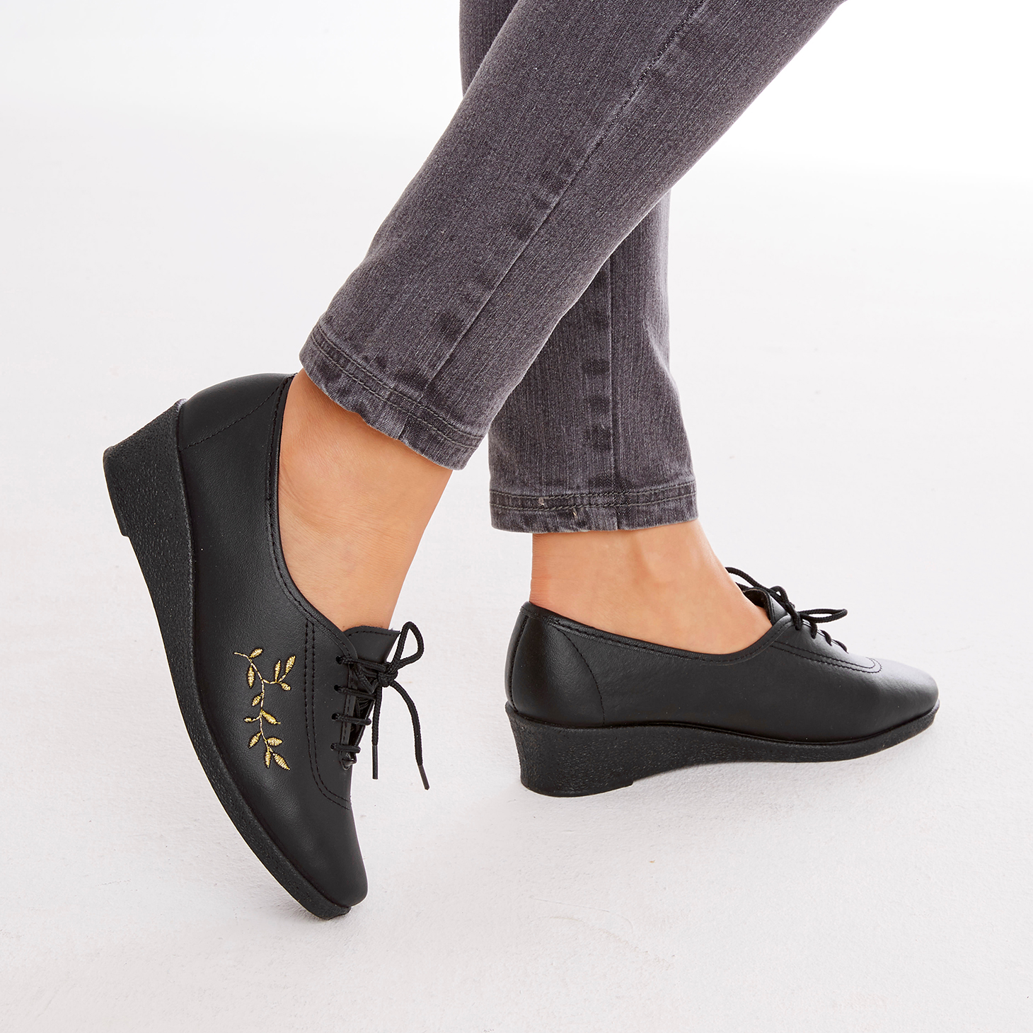 Derbies brodées en cuir