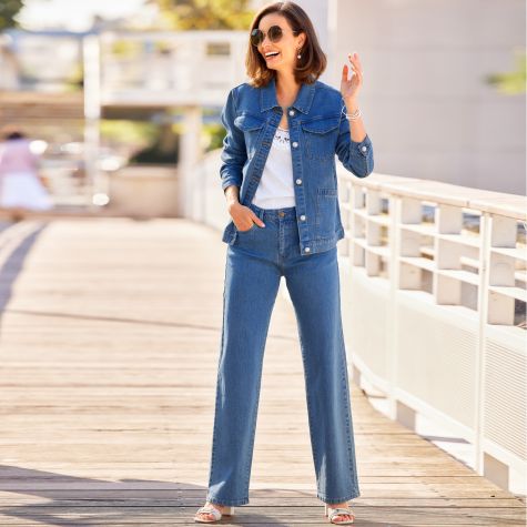 Fan de denim ? Découvrez notre total look jean intemporel constitué d’une veste en denim et d’un jean large !