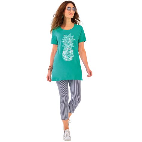 Un look décontracté, oui, mais qui a du style… c’est la promesse de ce combo tee-shirt imprimé placé et caleçon 7/8e façon denim !