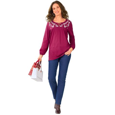 Look décontracté et féminin en tunique brodée et jean grand confort !