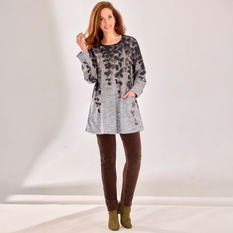 Tenue d'automne : pull-tunique imprimé et pantalon velours