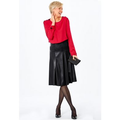 Jupe effet cuir et pull fantaisie, sublime en rouge et noir !