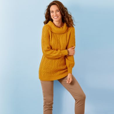 Pull col châle toucher mohair et pantalon twill extensible,  la tenue décontractée confortable et douillette ! 