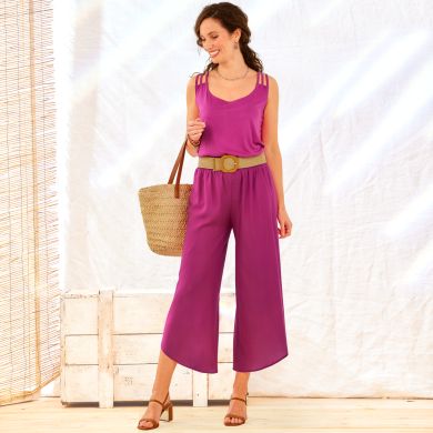 Élégante et stylée : misez sur le combo frais et coloré de l’été qui combine débardeur, jupe-culotte longue et ceinture élastiquée !