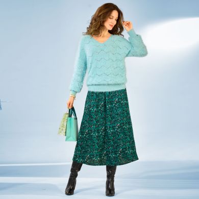 L'hiver en mode ultra cosy et féminine avec ce duo pull en maille poilue et jupe longue !