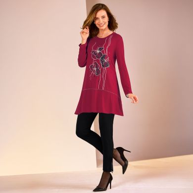 Tenue chic avec tunique bordeaux festive