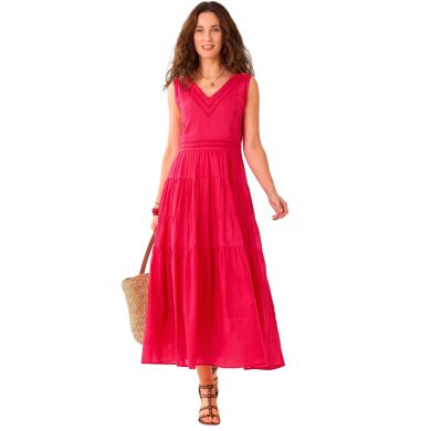 La valeur sûre : robe estivale longue et légère, portée avec de jolies sandales à talons !