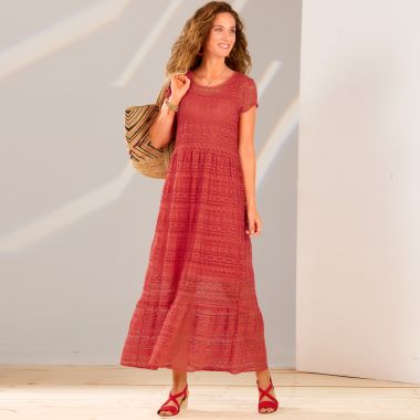 Robe longue romantique et bohême, sandales compensées avec talon en corde