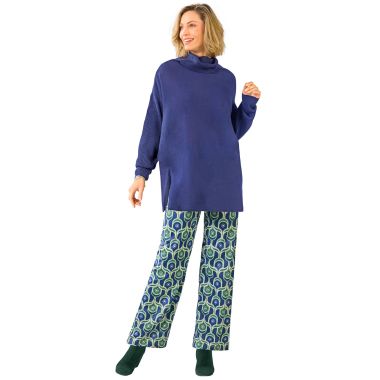 Le chic graphique façon seventies : on se pare de couleurs chatoyantes en pull-cape et pantalon large !