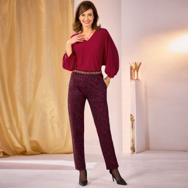 Allure ultra-chic en tee-shirt à manches fantaisie et pantalon imprimé en belle maille !