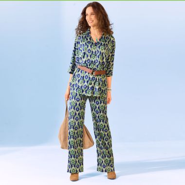 Un look pimpant qui fait forte impression… seventies, pour tous les fans du rétro-chic en tunique imprimée esprit chemise et pantalon large imprimé !