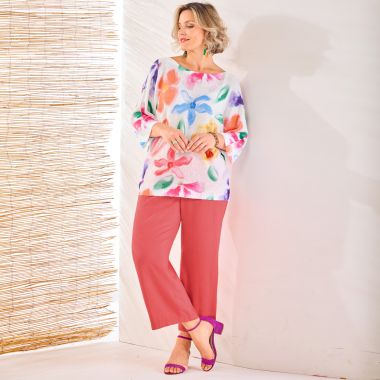Le floral pimpant pour une allure printanière et pétillante en pull léger et pantacourt !