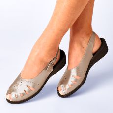 Sandales en cuir ajouré