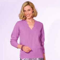 Pull à encolure festonnée