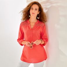 Blouse en tulle brodé