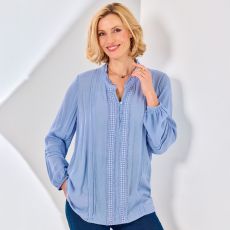 Blouse à volants et macramé