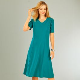 Robe à encolure bijou