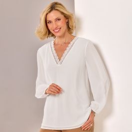 Blouse encolure macramé
